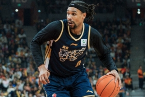 进攻端你打得最好！萨林杰11中9高空砍22分5板4助 防守端成弱环