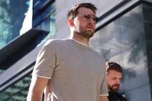 东契奇晒照庆祝：连胜八场&这是团队的力量 让我们继续前进！