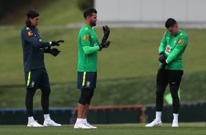 官方：门将雨果·索萨入选巴西国家队，替代受伤的阿利松