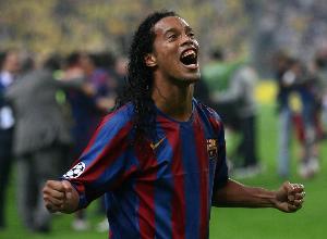 罗纳尔迪尼奥迎46岁生日，巴萨官推晒昔日精彩集锦为其庆生