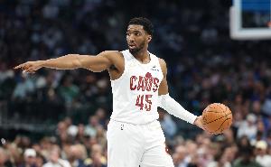 手感不佳！米切尔半场12投4中拿到12分4板1助2断 正负值-8