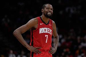 老A8也是A8！杜兰特下快攻滑翔双臂劈扣 拿下本场个人首分