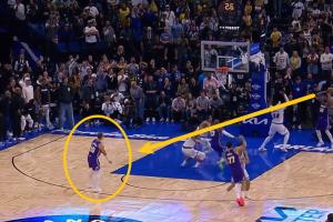 射手的自我修养！肯纳德接球前非常悠闲地整理了护臂 后稳稳命中