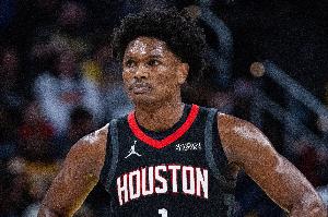 打了3个2+1！阿门上半场10中6&罚球3中3 砍下16分8板3助1帽