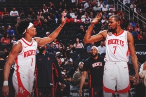 两大男主角！火箭赢球海报封面：里程碑的阿杜+绝杀的阿门