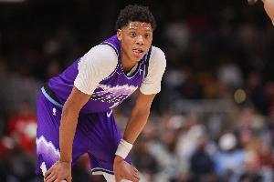 未来可期！贝利20中7拿下25分7板4助5帽 场上各种残暴扣篮&封盖