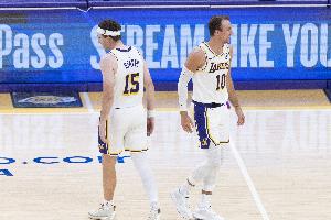 里夫斯谈肯纳德绝杀：这大概是我好久以来最开心的一刻了