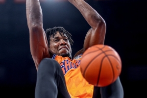 东方体育日报：这就是NBA篮板王的含金量