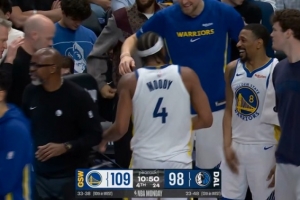 攻防压制！穆迪连续防成弗拉格 桑托斯连续2+1助勇士轰出11-0