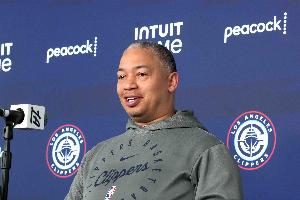 卢谈大胜雄鹿33分：别得意忘形 这对我们是一个很美好的夜晚