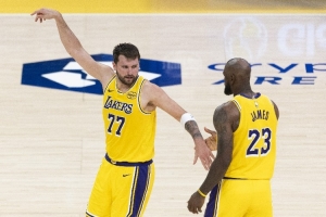 静雨：詹姆斯退役后可总结个“狮王精神” 他带伤作战显铁血精神