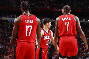 全队都急需调整！火箭状态全无 全队首节25中10落后公牛20分！