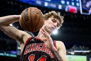 关键先生！布泽利斯16中8&三分9中5拿23分 关键5分+造KD进攻犯规