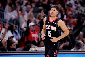 媒体人：谢泼德攻防一塌糊涂还发狂 杜京门合砍小100分都赢不了