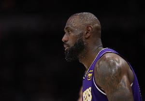 詹姆斯：很满意我们的心理韧性 落后很多最后也只输了一个球权