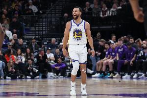 Slater：库里明天继续缺席篮网 他正在努力通过队内对抗赛的评估