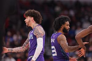 三分暴雨！黄蜂全队轰进26记三分平队史单场纪录 三球&怀特各6球