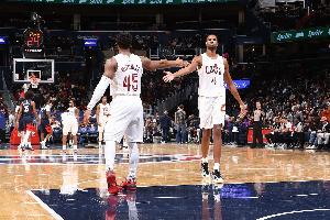 分差迅速上双！骑士下半场开局一波6-0打停魔术