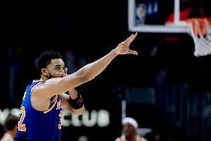 迈克·布朗：我们为唐斯新增了单打和背身战术 希望进攻更简洁