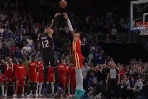 大心脏！托拜亚斯·哈里斯急停后仰中投追平比分 随后进入加时