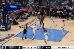 残暴！卡斯尔直杀内线 腾空而起力压亨德里克斯暴力隔扣