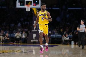 55号秀！布朗尼献精彩单臂炸扣 全场13分钟4中2拿4分1板1助2断1帽