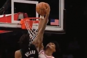 干干净净！阿门篮下补防直接迎面大帽海兰德扣篮