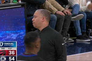 你也试试这招！巴恩斯当面抢断伦纳德 快攻暴扣打停快船