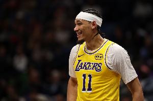 海斯湖人生涯首次单场砍下20+10 本赛季首次砍下两双