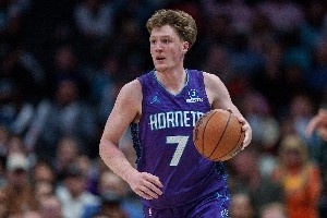 近10年三分王之争！新秀三分王呼之欲出 一衰咖遭水花登轮番压制