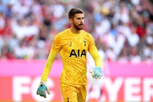 英媒：维卡里奥特意挑选热刺空档期接受疝气手术，他长期受此折磨