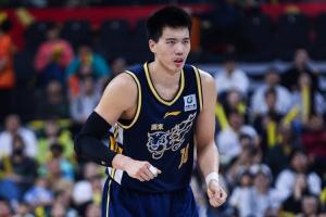 直播吧：广东男篮批准焦泊乔请假暂时离队以处理私人事务