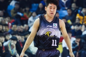 手感冰凉！姜伟泽打满首节5中0一分未得 正负值-17