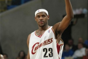 布泽尔：没人料到幼詹一进NBA就这么强 首次合练我们就认定他最强