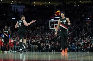 菜鸡互啄！开拓者与独行侠共出现41次失误 克林根&阿夫迪亚各5次