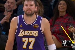 辕门射戟！东契奇抢投出手三分命中 湖人多1次进攻