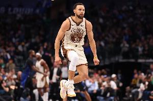 里弗斯：库里是这个时代最具颠覆性的球员之一 詹库杜仍统治联盟