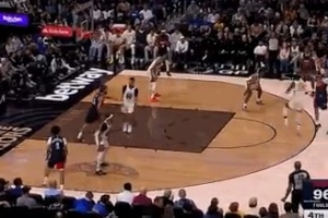 独宠一人？追梦被吹三分犯规示意挑战 科尔应允但挑战失败