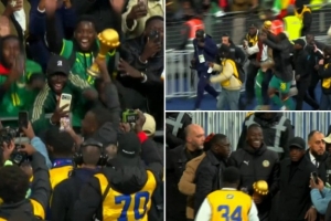 我就是冠军！RMC：塞内加尔中场盖耶手持奖杯和球迷互动了10分钟