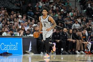 稳扎稳打！哈珀半场12分钟5中4贡献10分2助 三分2中2