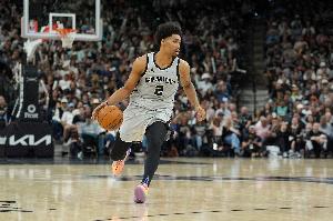 哈珀最近4场场均17.3分3.5板4.3助 投篮命中率65.1% 三分47.1%