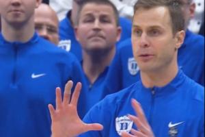 糟糕的临场导致被绝杀！名记怒批杜克主帅：他竟指挥球队推进前场