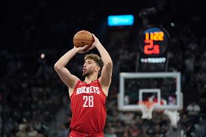 完美一战！申京23中12轰下36分14板7助3断3帽0失误  正负值+26