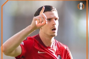 欧联杯-铃木唯人双响、弗赖堡晋级4强 主客场总比分6-1双杀塞尔塔