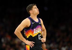 吉莱斯皮：必须努力将库里限制在三分线内 我们要靠五个人去防他