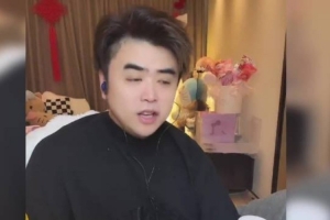 朱开：Gala最近打团有点愚钝，感觉像是那种反应很慢拿不出手