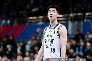 手感冰凉！郭昊文半场6投0中仅拿3分 正负值-13