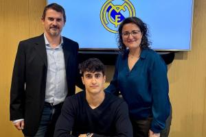 阿斯：哈维·纳瓦罗在青年欧冠的表现，除了冠以“圣徒”别无他选