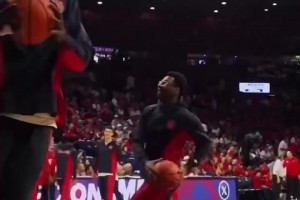 乃父之风！老詹转发二儿子布莱斯视频：转体180度扣篮+滑翔暴扣