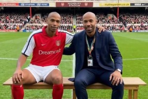 二十七载匆匆过！AI制作：99/00赛季阿森纳成员的现状对比！